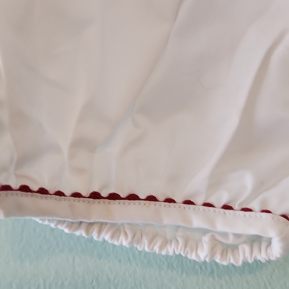 Jacadi Paris White Baby Shorts with Red Scalloped Trim - Picture 5 of 10